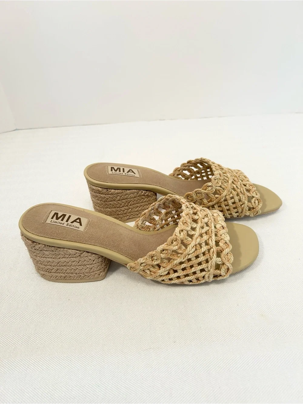 Mia Idella Natural Woven Sandals NIB